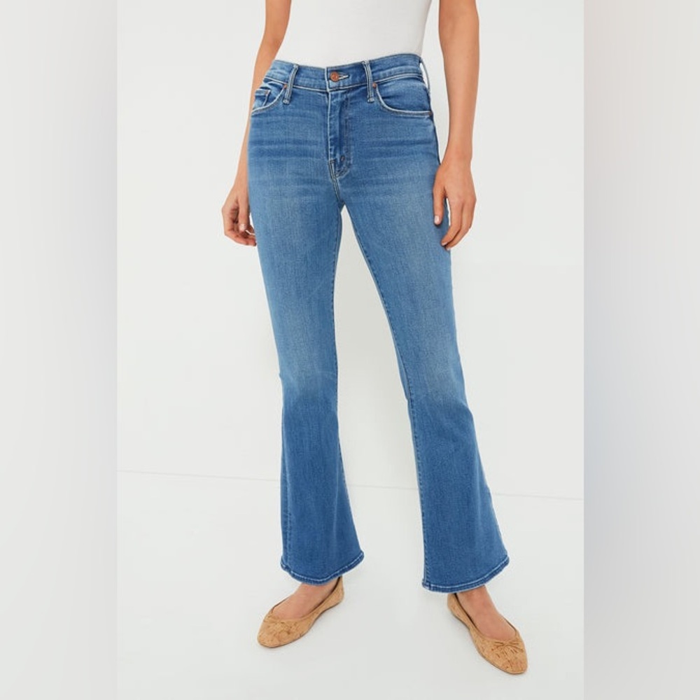 MOTHER The Weekender Women's Flare Jeans in Layover Wash Size 32 - Picture 2 of 16